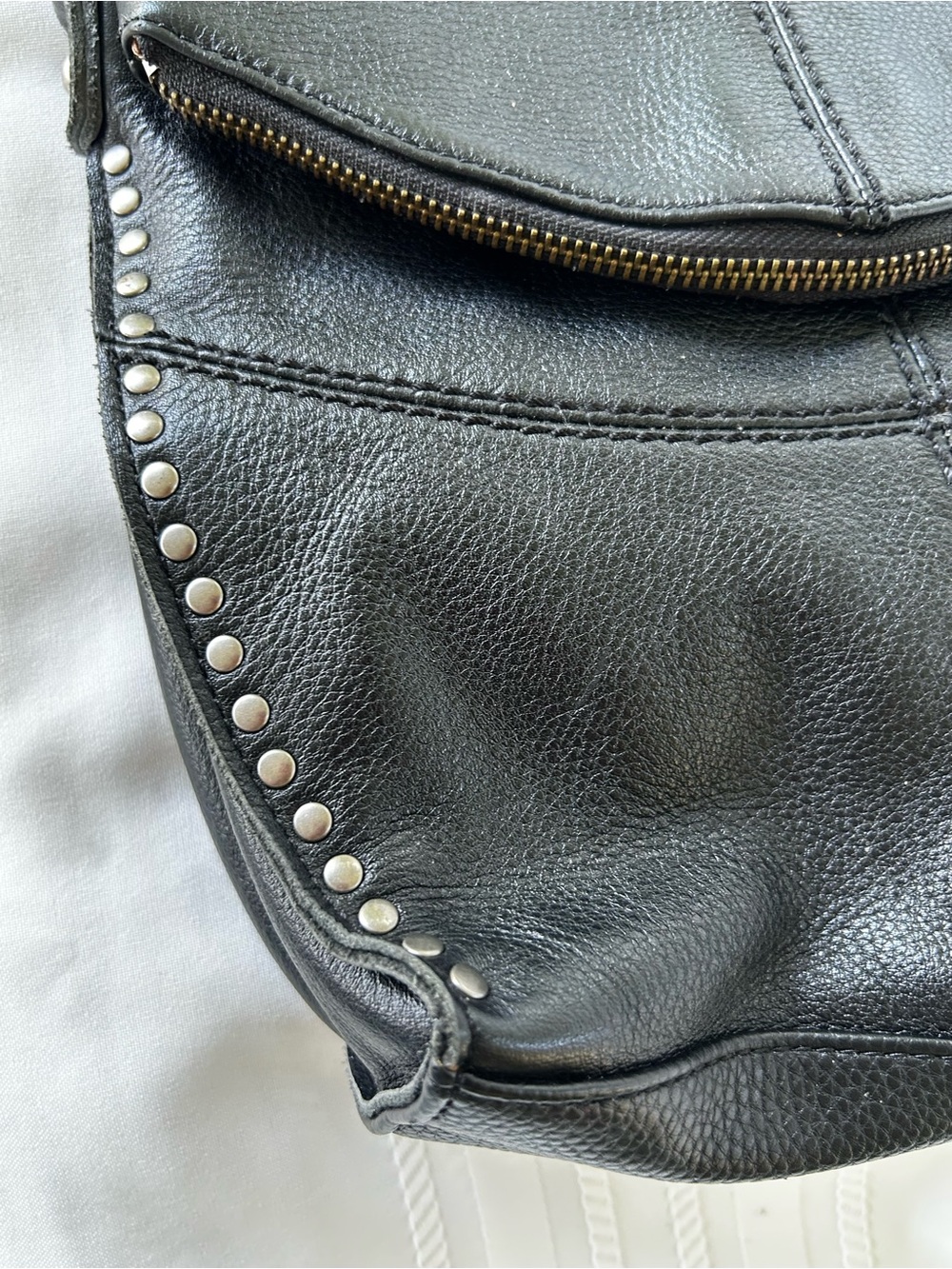 The Sak Silverlake Flap Crossbody Bag Black Pebbled Leather Purse Silver Studs - Picture 3 of 16